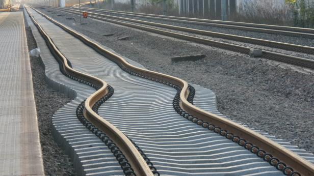 Rozszerzalność temperaturowa ciał Budowa torów kolejowych Zachowanie odpowiednich