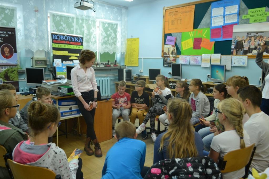 Nasza szkoła przystąpiła do programu wolontariackiego "SHE for IT", który jest przeznaczony dla studentek kierunków informatycznych i realizowany przez Fundację Edukacyjną Perspektywy we współpracy z