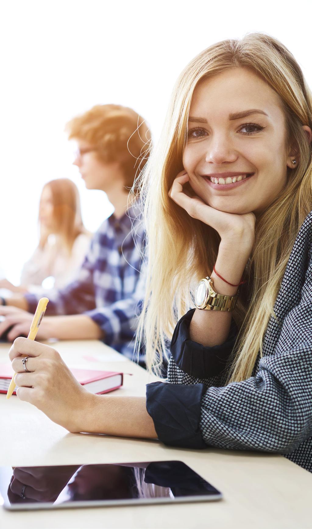 Co w raporcie? 1. KIERUNEK STUDIÓW A WYSOKOŚĆ ZAROBKÓW 2.