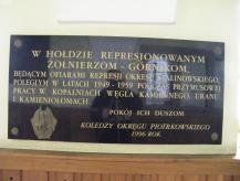 okresu stalinowskiego, poległym w latach 1949-1959 podczas przymusowej pracy w kopalniach węgla kamiennego, uranu i