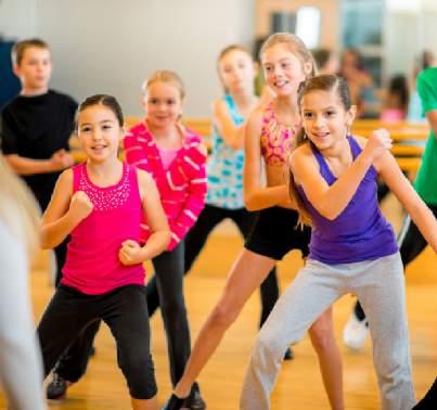 Nowe ZAJĘCIA! Zumba Kids zajęcia ruchowo- taneczne PIĄTEK 11:00-11:45 - dzieci w wieku od 4 do 6 lat Zumba Kids to zajęcia mające na celu uaktywnić całe ciało do pracy.