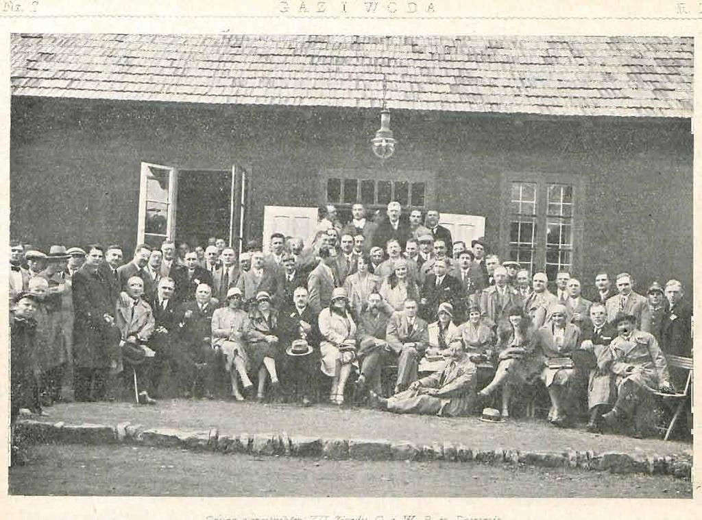 Nr. 7 G A Z I W O D A Grupa uczestników XII Zjazdu G. i W. P. w Daszawic. Dr Inż. JAROSŁAW DOLIŃSKI i Inż. MIECZYSŁAW SEIFERT.