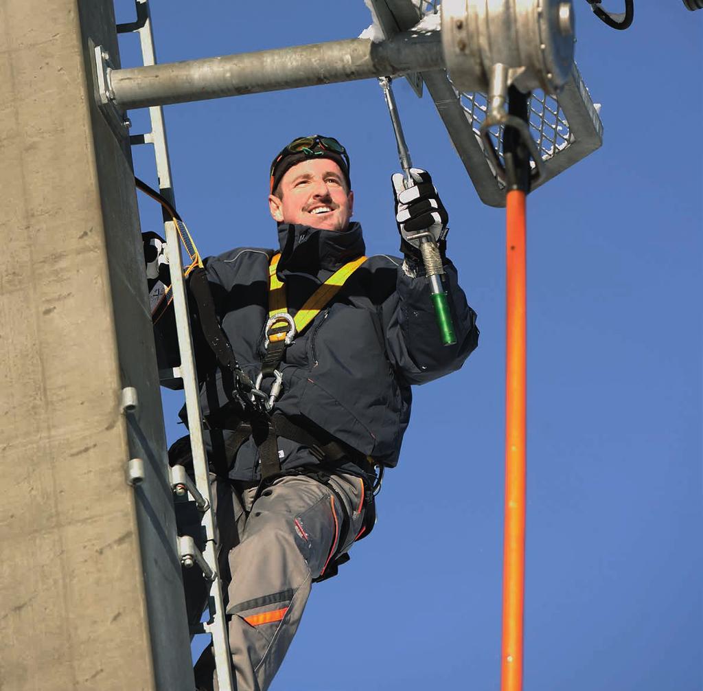 OUTDOOR DZIANINA I ODZIEŻ DRESOWA PERFEKCYJNIE PRZGO- TOWANY NA KAŻDĄ PORĘ ROKU Pogoda nie przejmuje się pracami do wykonania.