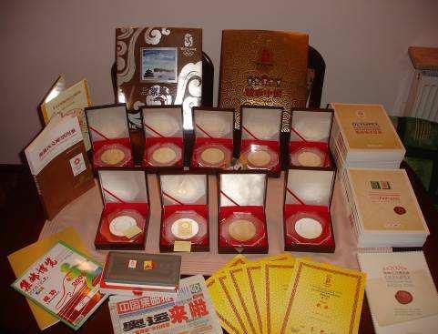Podobnie uroczyście było po powrocie bagażu ekipy olimpijskiej z Pekinu, w którym znajdowały się zdobycze filatelistów na wystawie OLYMPEX the OLYMPIC EXPO BEIJING 2008.