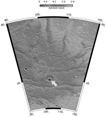 50 Kratery meteorytowe na Marsie Niektóre kratery wykazuj¹ zwi¹zki z wystêpowaniem wody. Na pó³kuli pó³nocnej, na równole niku 70 N i 105 E, widoczny jest krater o œrednicy 35 km i g³êbokoœci 2 km.