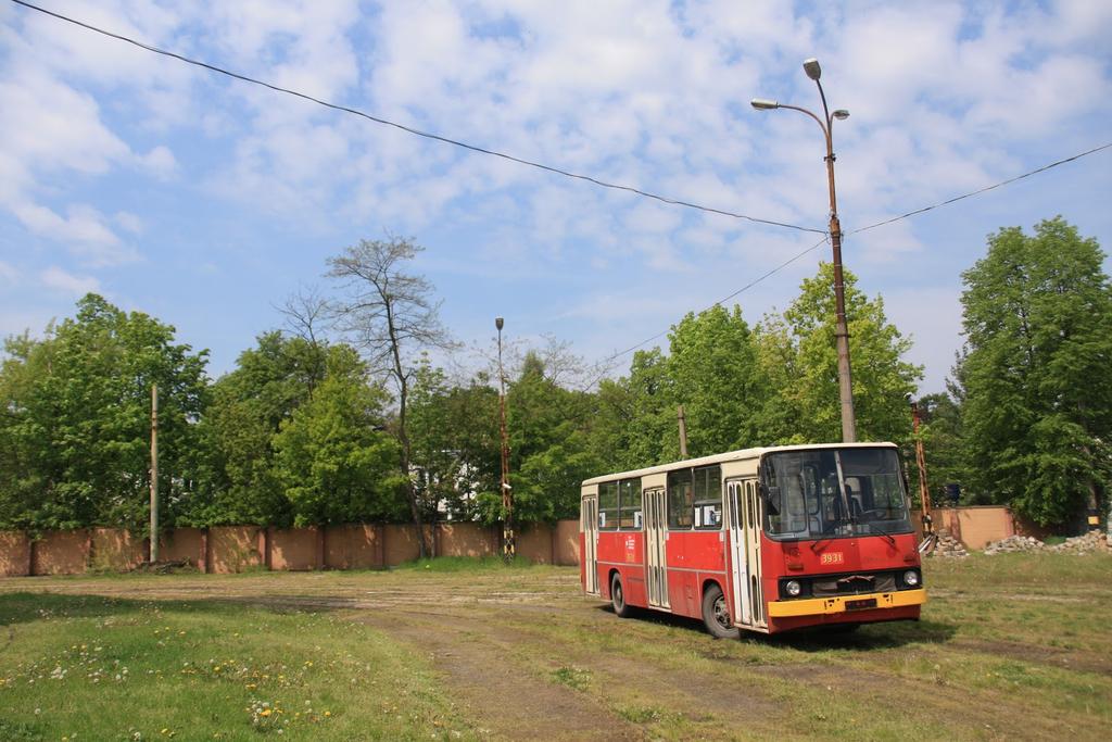 Zabytkowe ikarusy serii 200 we Wrocławiu Klub Sympatyków Transportu Miejskiego jest organizacją zajmującą się utrzymaniem zabytków komunikacji miejskiej we Wrocławiu.