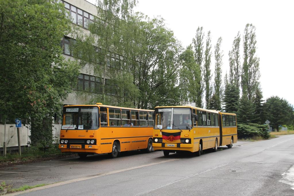 Wspólne zdjęcie z niemieckim Ikarusem 280.02 z Chemnitz wykonane w 2017 roku w Hoyerswerdzie. Kolejnym autobusem z typoszeregu 200 węgierskiej marki Ikarus jest Ikarus 280.