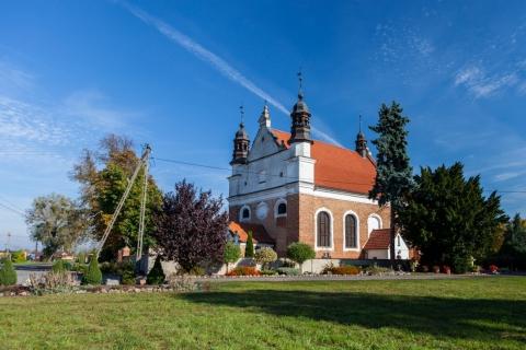 [30] [31] Topolno Winnica przy Talerzyku zaprasza w fascynujący świat wina, w którym