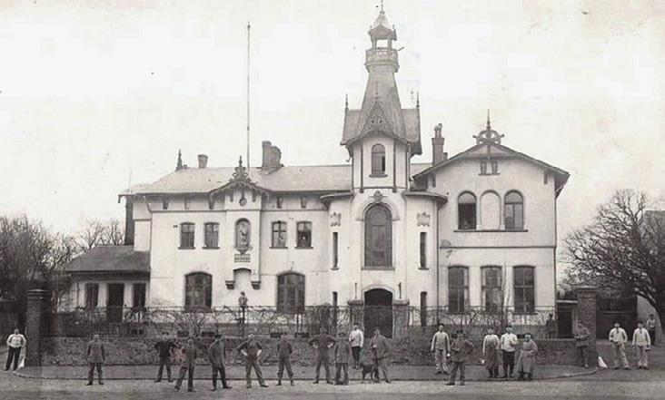 Uczelnia w liczbach historia PRAWIE 100 LAT TRADYCJI AKADEMICKICH STUDIÓW ROLNICZO-LEŚNYCH PONAD 65 LAT AUTONOMICZNEJ UCZELNI 8 WYDZIAŁÓW 28 PRAWIE 10 000 STUDENTÓW 28 INTERESUJĄCYCH KIERUNKÓW