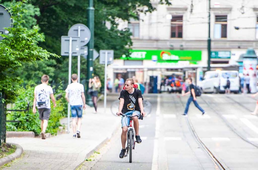 4 Materiał Informacyjny Każda inwestycja z myślą o rowerzystach Każda duża inwestycja infrastrukturalna w Krakowie, od przebudowy drogi po budowę nowej linii tramwajowej, wiąże się również z rozwojem