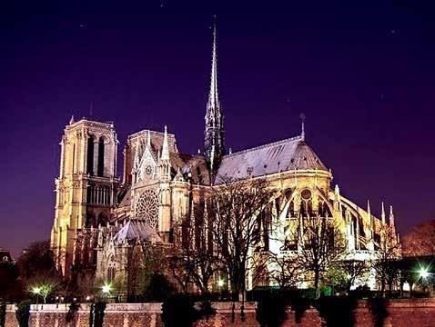 Zobaczymy min: średniowieczne centrum miasta, Katedrę Notre Dame, Łuk Triumfalny, Pola Elizejskie, Kaplica Cudownego Medalika, Bazylikę Sacre Cour, Wieża Eiffla.