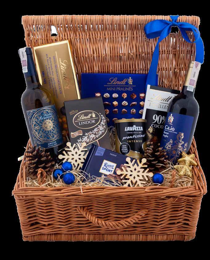 zawartość: Feudo Arancio Rosso Riserva 0,75l The Glenlivet Whisky 18yo 0,70l 43% Perrier-Jouet Grand Brut 0,75l Koreczki z szampanem w czekoladzie 210g Czekolda ciemna 100g Belgijskie czekoladki 125g