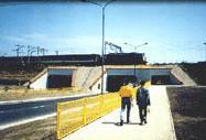 tunel drogowy w Piotrkowie Trybunalskim w ciągu trasy W-Z (1997-99): - szerokość 8,00 m, - wysokość 5,00 m, - długość 26,00 m.