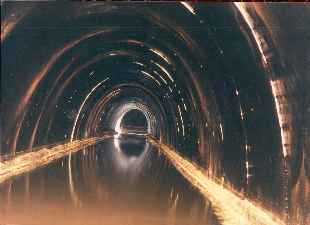 Kolektor żelbetowy Odra we Wrocławiu jako tunel transportowy, tunel