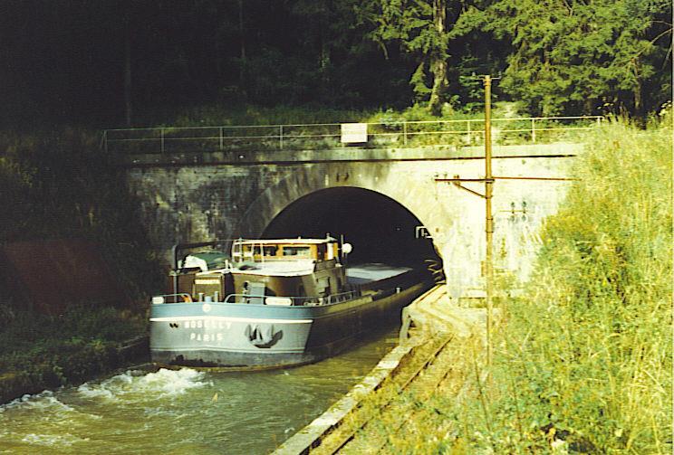 tunel komunikacyjny żeglowny na kanale