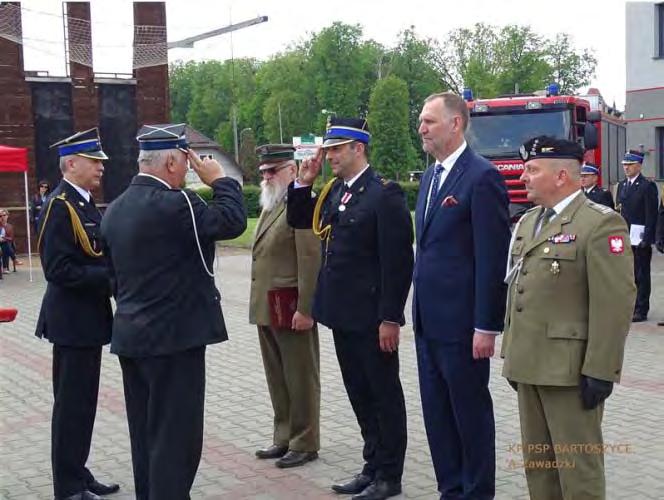 W 2016 roku pożegnaliśmy 3 strażaków, którzy przeszli na zaopatrzenie emerytalne: asp. sztab. Piotr Grabuś, asp. Andrzej Typa st. ogn. Adam Nowak.
