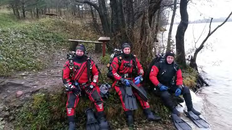 obóz szkoleniowo-kondycyjny, który w 2016 r. odbył się w Ośrodku Szkoleniowym KW PSP Olsztyn w dniach 6-10.06.2016 r. SGRWN Bartoszyce uczestniczyła również w szkoleniach: Szkoleniu w zakresie nurkowania pod lodem 6-10.