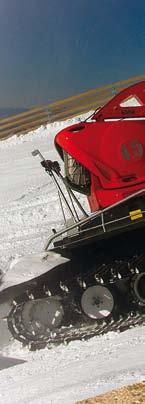 Vďaka tomu sa lyžiari komfortne vyvezú po celej dĺžke trasy až na Chopok dvoma za sebou nadväzujúcimi 15-miestnymi lanovkami. Prepravná kapacita 1,2 km dlhej novej 15-miestnej lanovky je 2 800 os.