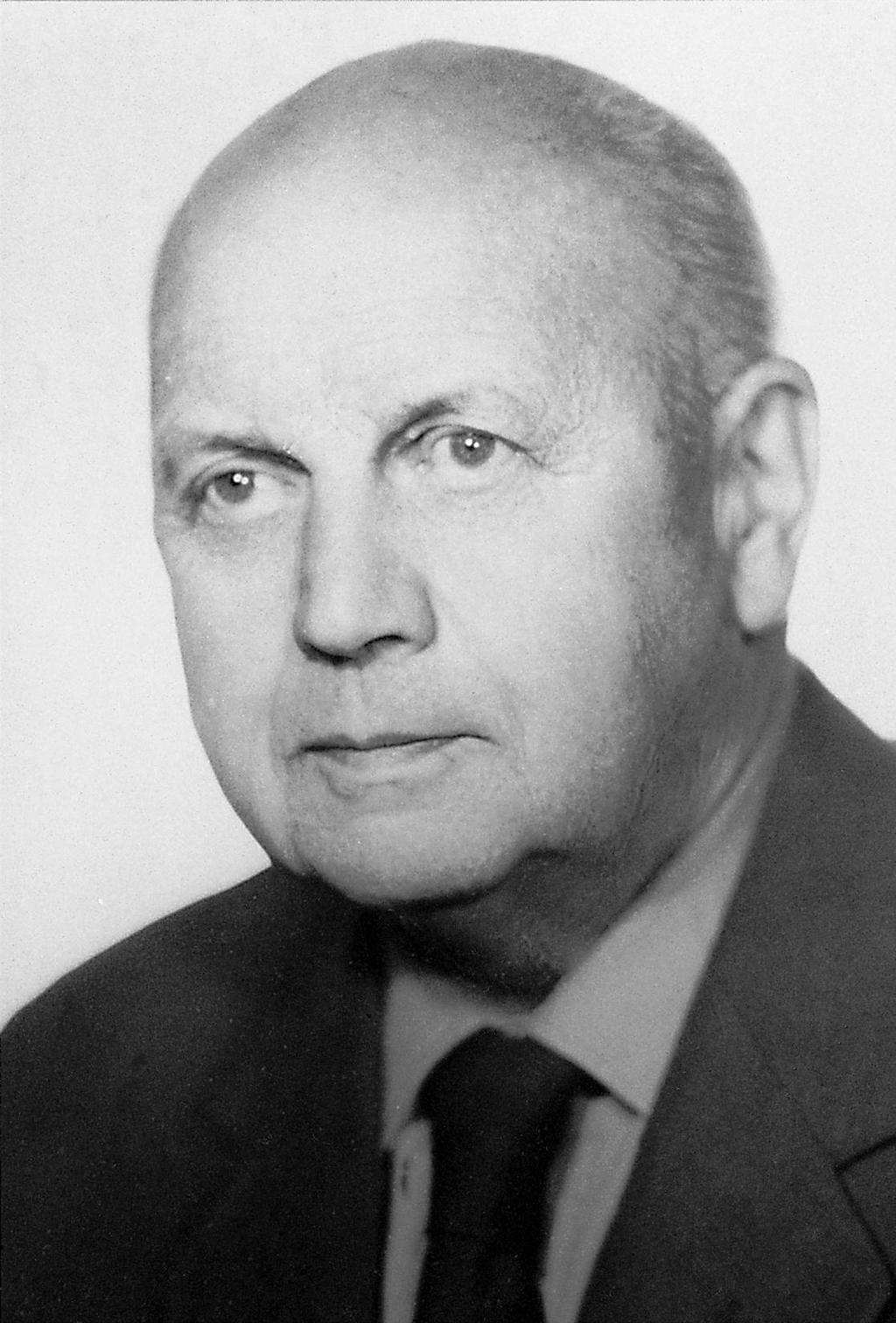 Jerzy Kondracki Urodzony 1 listopada 1908 r. w Warszawie, zmarł 13 kwietnia 1998 w Villach. Geograf i profesor Uniwersytetu Warszawskiego.