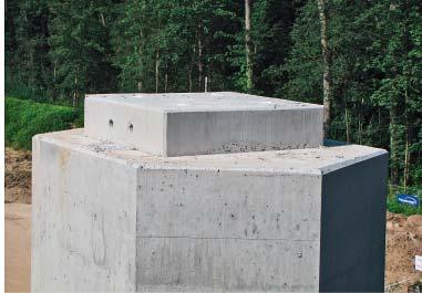 Betonowanie stopy było skomplikowaną operacją zarówno od strony technicznej jak i logistycznej, tym bardziej że beton układano w okresie wysokich temperatur 25-34 C (01.08 07.08.2009).