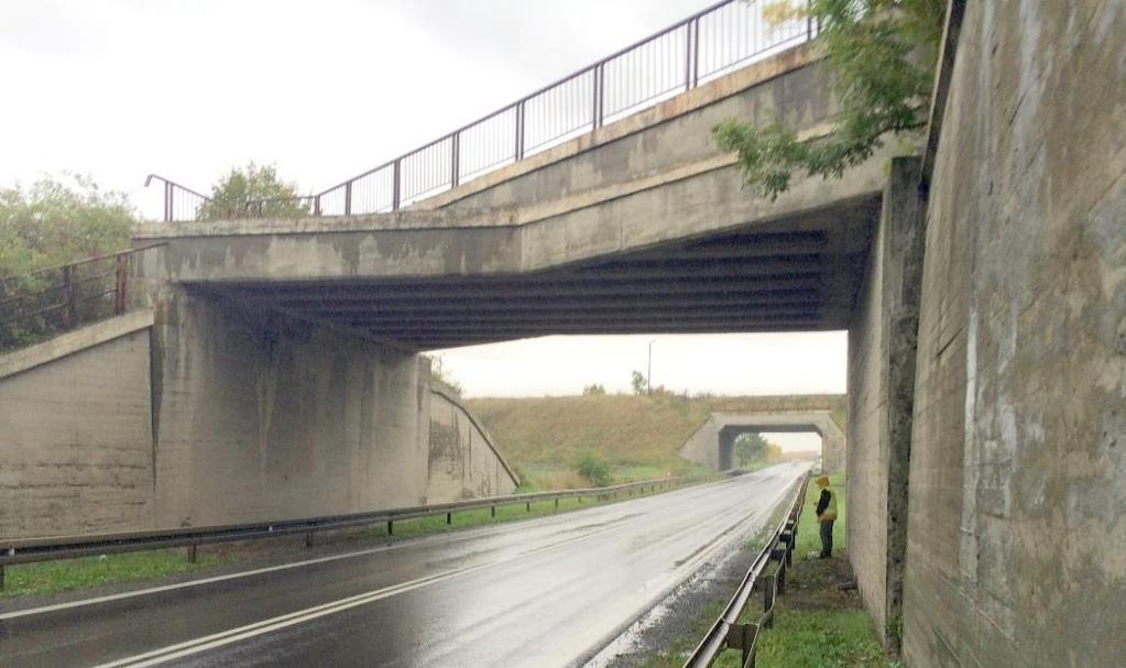 2 m; szerokość 13.1 m. Światła: poziome 12.