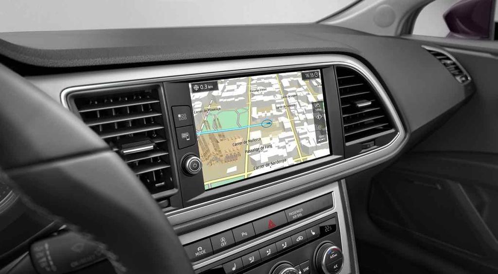 calowy wyświetlacz na tablicy przyrządów Navi System Plus: 1 Nawigacja satelitarna z mapami Europy 8calowy kolorowy ekran dotykowy o wysokiej rozdzielczości Funkcja dynamicznej