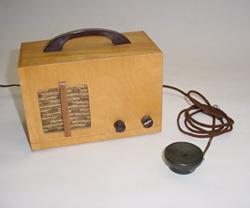 Jeden z pierwszych aparatów słuchowych lampowych z 1924 r.