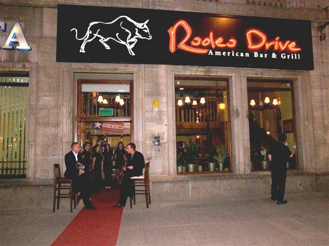 e) Rodeo Drive Rodeo Drive (American Bar & Grill), drugi nowy koncept, to