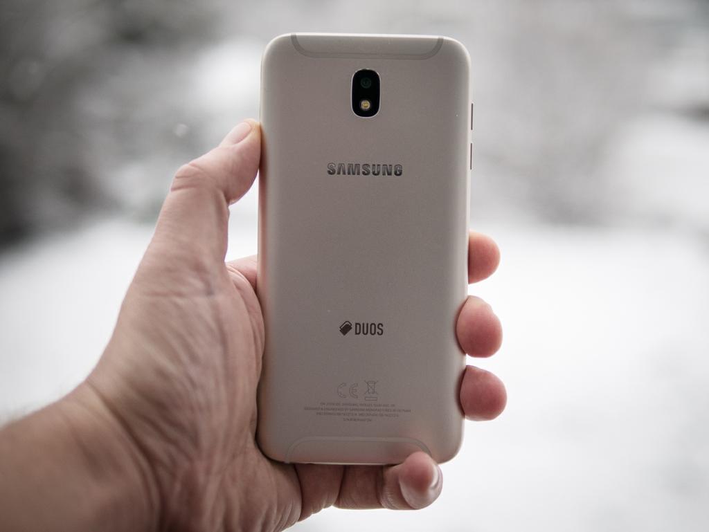 BaterBateria w Samsung Galaxy J7 2017 nie zawodzi. Przy sporym obciążeniu smartfon działa bez doładowywania 2 dni.