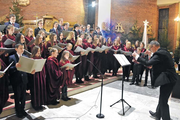 Tygodnik Podlaski 26 stycznia 2018 wydarzenia 5 Trzecie dziesięciolecie bialskiej Scholi Występy przed św.