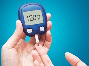 Cukrzyca Cukrzyca grupa chorób metabolicznych charakteryzująca się hiperglikemią (podwyższonym poziomem glukozy we krwi) wynikającą z defektu produkcji lub działania insuliny wydzielanej przez