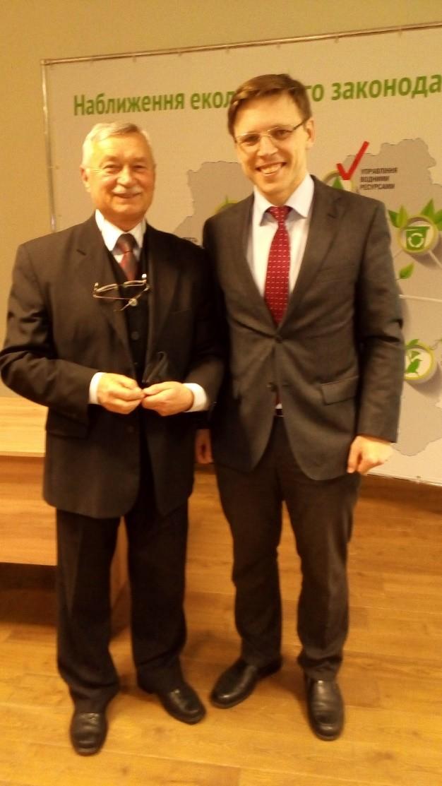 Etapy zaangażowania społeczeństwa w opracowanie planu gospodarowania wodami w dorzeczu (wizja Ministerstwa Ochrony Środowiska) Etap 1: Ministerstwo Środowiska informuje, że zaczyna Planowanie rozwoju