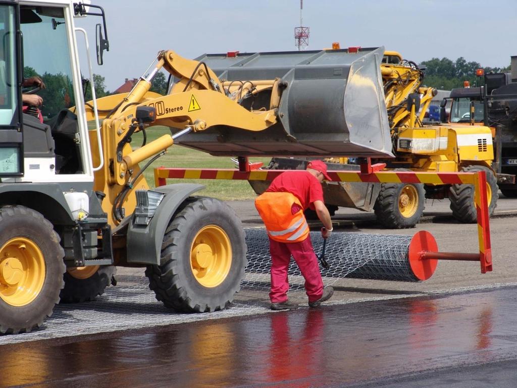 ETAPY TECHNOLOGICZNE MONTAŻU SIATEK STALOWYCH Przeciwbieżne rozwijania siatki stalowej