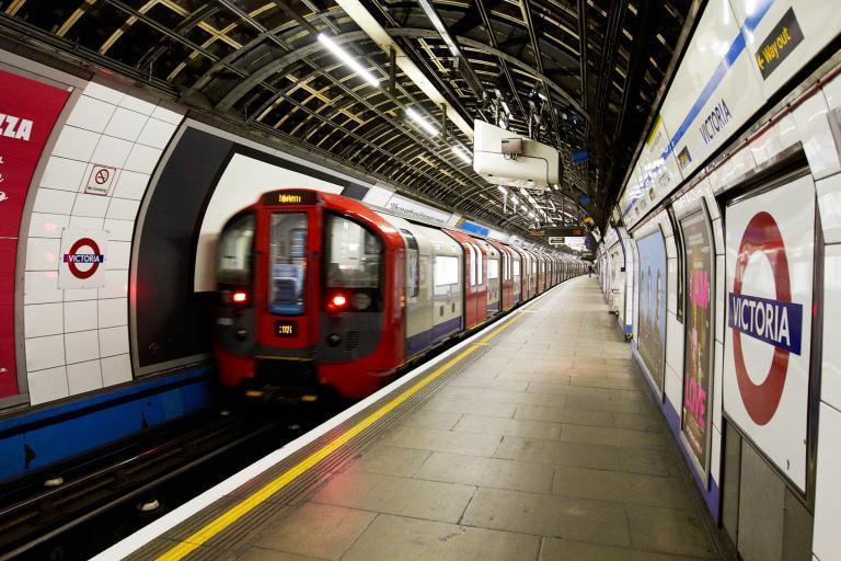 Ja autobusem H9 dojeżdżałem na stację metra Harrow & Wealdstone, skąd linią Bakerloo jechałem do stacji Elephant &