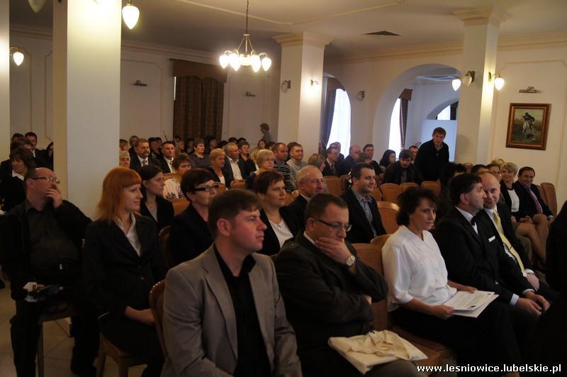 składamy serdeczne życzenia pomyślności i satysfakcji w zdobywaniu wiedzy, a czas, który spędzą w szkole był miły i radosny oraz owocny w wiedzę. oprac.