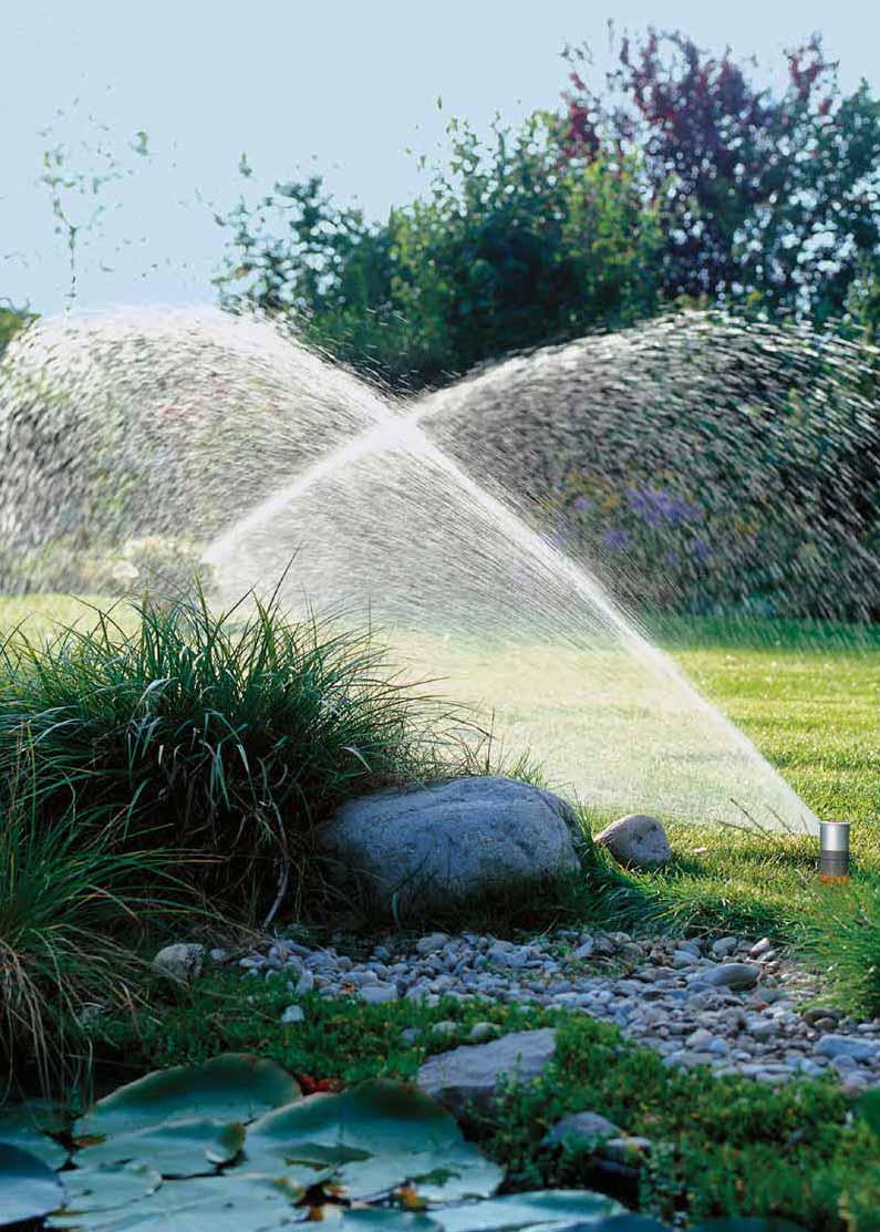 GARDENA Sprinklersystem Wygoda, niezawodność i łatwość instalacji. Dzięki podziemnej instalacji GARDENA Sprinklersystem każdy obszar ogrodu nawadniać można za pomocą zraszaczy wynurzalnych.