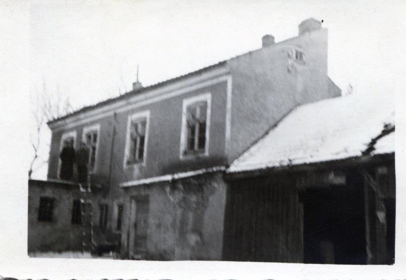 Tam zetknął się ze zborami zielonoświątkowymi, gdzie na krótko przed powrotem do kraju przeżył chrzest w Duchu Świętym. Do Polski wrócił w grudniu 1945 r. i wraz z rodziną osiedlił się w Szczytnie.