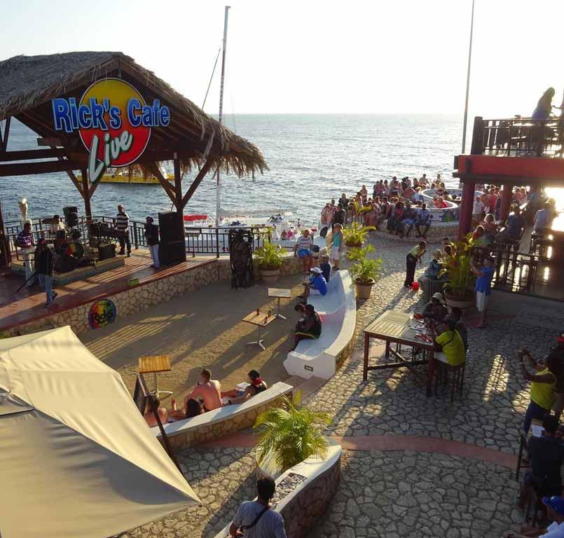 zbiegłych niewolnikach. Rick s Cafe To jedna z najsłynniejszych restauracji na Jamajce i uznana przez National Geographic za jedną z 10 ciu najbardziej niesamowitych na świecie.