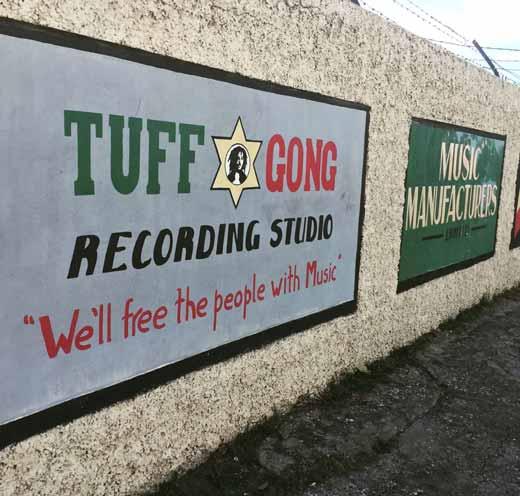 Tuff Gong Recording Studio Legendarny kompleks muzyczny w Kingston, założony przez Boba Marleya, a zarządzany obecnie