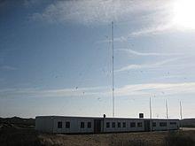 Systemy wspomagania na niskich częstotliwościach LORAN - LOng RAnge Navigation Hiperboliczny system radionawigacji, działający w zakresie fal długich odbieranych z dwóch lub więcej radiolatarni do