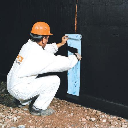 pionową ścian fundamentowych izolację pionową należy poprowadzić z obszaru ściany na