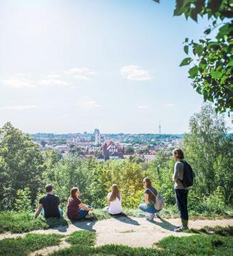 13. GÓRA ALTANY Krivių 18 Nazwa jednego z najwyższych wzgórz w Wilnie pochodzi od włoskiego słowa altano, oznaczącego taras na dachu lub altanę. Taka altana przetrwała do dziś w 1933 r.