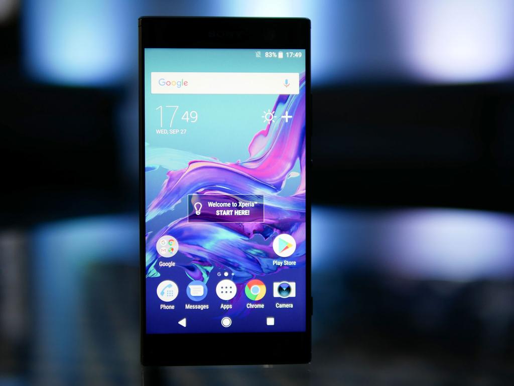 Sony Xperia XA2 - dane techniczne: Pamięć i przechowywanie danych 3 GB pamięci RAM 32 GB pamięci wewnętrznej emmc1 Obsługa kart pamięci microsdxc (do 256 GB) Obsługa kart SIM Jedna karta SIM Dwie