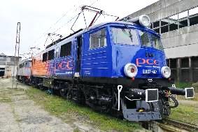 Zaplecze techniczne: tabor Spółka posiada 3 lokomotywy manewrowe do