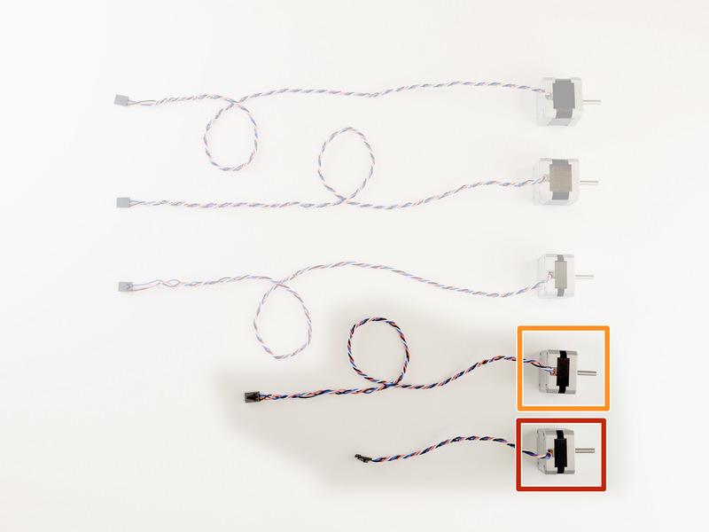 Step 5 Umiejscowienie silników osi Z Należy umieścić silniki osi Z na ramie. Silnik 1 osi Z (mniejszy silnik z najkrótszym kablem). Silnik 2 osi Z (mniejszy silnik z 2.