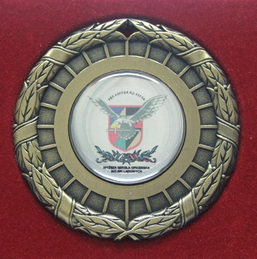 Załącznik 5 Medal Uczelni, Odznaka Pamiątkowa Uczelni i Pierścień Pamiątkowy Medal Uczelni Opis Medalu Uczelni Medal Uczelni o średnicy 50 mm.