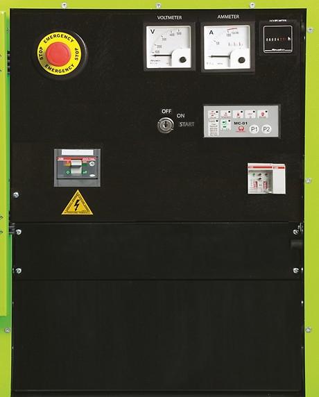 RĘCZNY PANEL STEROWANIA Ręczny panel sterowania na agregacie, wyposażony w analogowe wskaźniki, sterowanie, zabezpieczenia agregatu, zabezpieczony zamykanymi drzwiami.