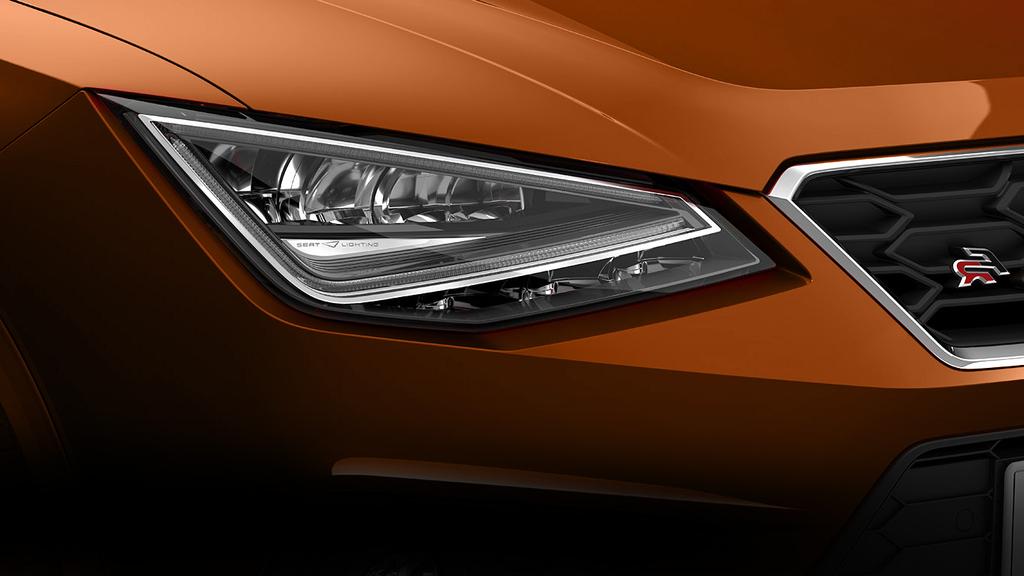 SEAT Arona FULL LED Pełne przednie reflektory LED z funkcją świateł autostradowych 536 zł / mies 558 zł / mies 608 zł / mies Tylne światła LED Światła do jazdy dziennej LED Oświetlenie przestrzeni na