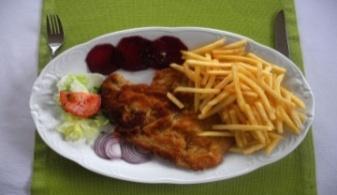 szynką, serem, grzybami z cebulą w panierce Schnitzel