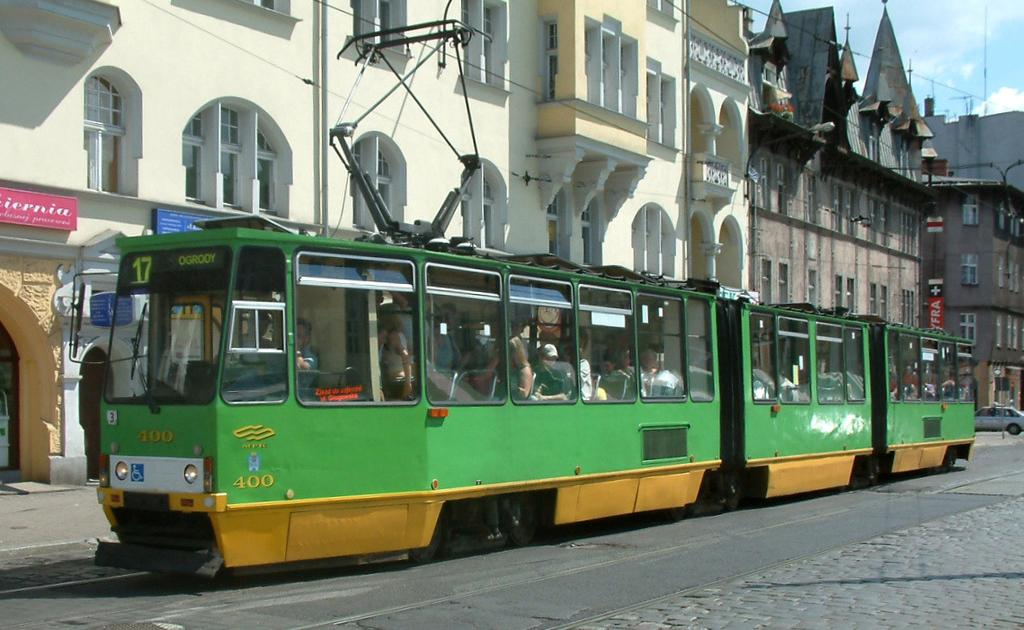 5.3. Tramwaje, których seryjnej produkcji nie rozpoczęto HCP 105N/2 pierwszy polski częściowo niskopodłogowy tramwaj wyprodukowany w zakładach H.